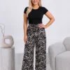 pantaloni-dama-wide-leg-cu-imprimeu-alb-negru-si-talie-elastica