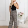 pantaloni-dama-wide-leg-cu-imprimeu-animal-print-si-talie-elastica