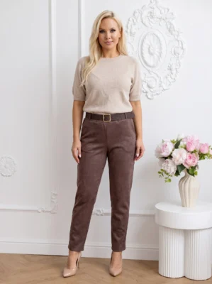 Pantaloni cu aspect catifelat si curea inclusa