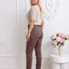 pantaloni-eleganti-cu-aspect-catifelat-si-curea-inclusa