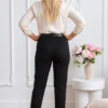 pantaloni-eleganti-cu-curea-si-croiala-conica