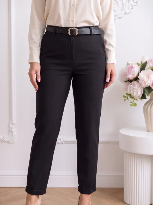 pantaloni-eleganti-cu-curea-si-croiala-conica