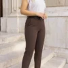 pantaloni-eleganti-cu-curea-si-croiala-conica