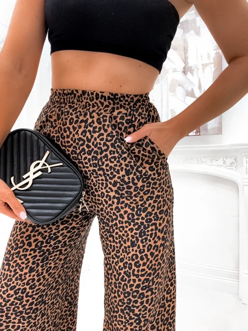 pantaloni-lejeri-cu-imprimeu-leopard