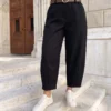 pantaloni-negri-cu-croi-barrel-si-curea