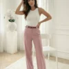 pantaloni-roz-pudra-cu-curea-si-croiala-dreapta