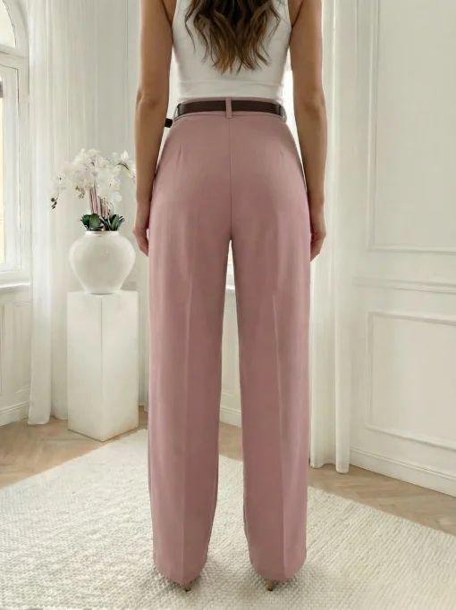 pantaloni-roz-pudra-cu-curea-si-croiala-dreapta
