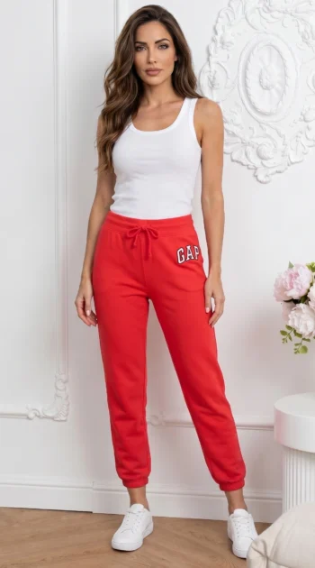 pantaloni-sport-cu-logo-brodat