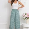 pantaloni-vaporosi-cu-imprimeu-floral-si-talie-elastica