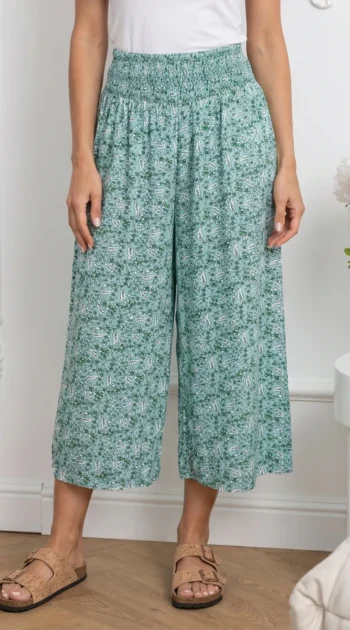 pantaloni-vaporosi-cu-imprimeu-floral-si-talie-elastica