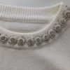 pulover-alb-elegant-cu-perle-decorative-la-guler