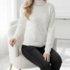 pulover-alb-elegant-cu-perle-decorative-si-guler-inalt