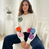 pulover-alb-oversize-cu-aplicatii-florale-colorate