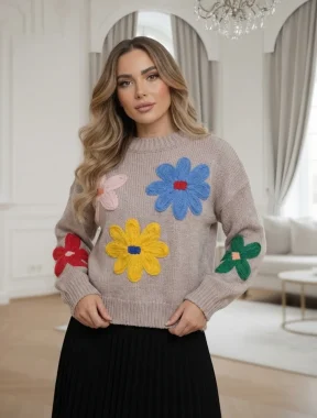 Pulover bej cu flori colorate