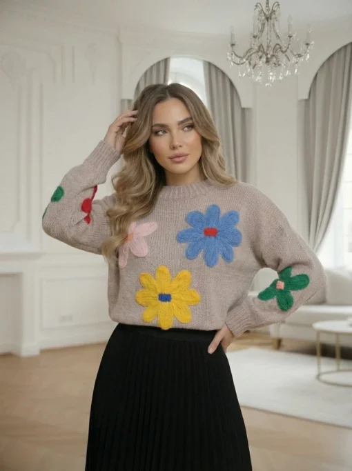 pulover-bej-cu-flori-colorate