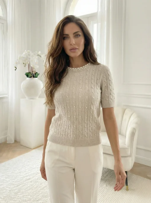 pulover-bej-cu-perle-decorative-la-guler