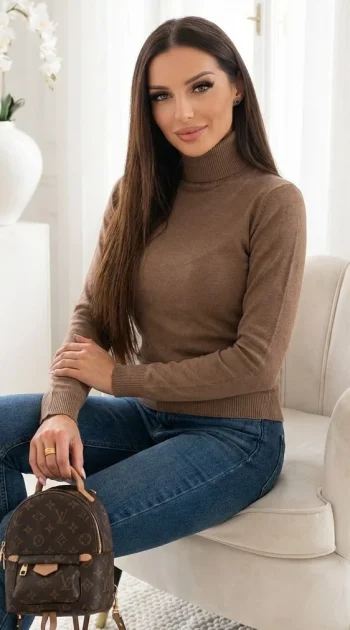 pulover-camel-cu-guler-inalt-si-maneca-lunga