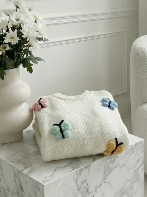 pulover-crem-cu-fluturi-colorati-3d