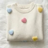 pulover-crem-din-tricot-cu-inimi-aplicate-3d