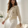 pulover-crem-elegant-cu-aplicatii-cristale-tip-stea