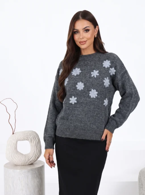 pulover-din-tricot-cu-motive-florale-brodate