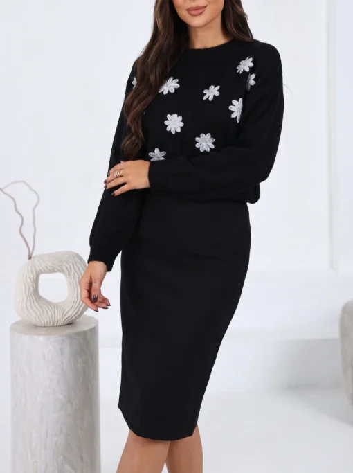 pulover-din-tricot-cu-motive-florale-brodate