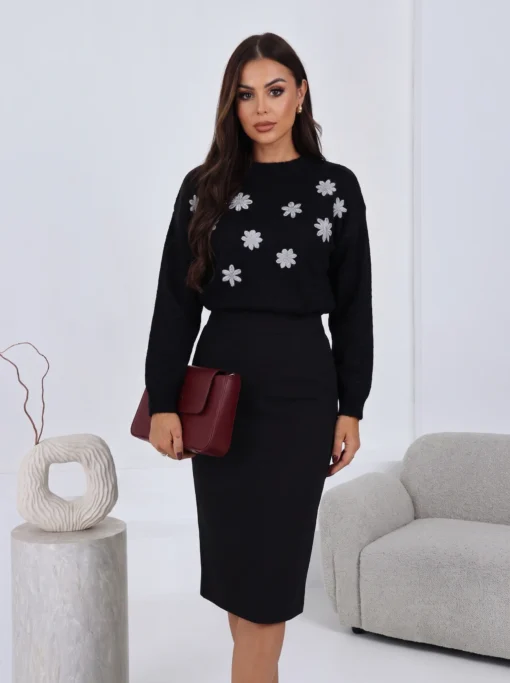 pulover-din-tricot-cu-motive-florale-brodate