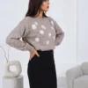 pulover-din-tricot-cu-motive-florale-brodate