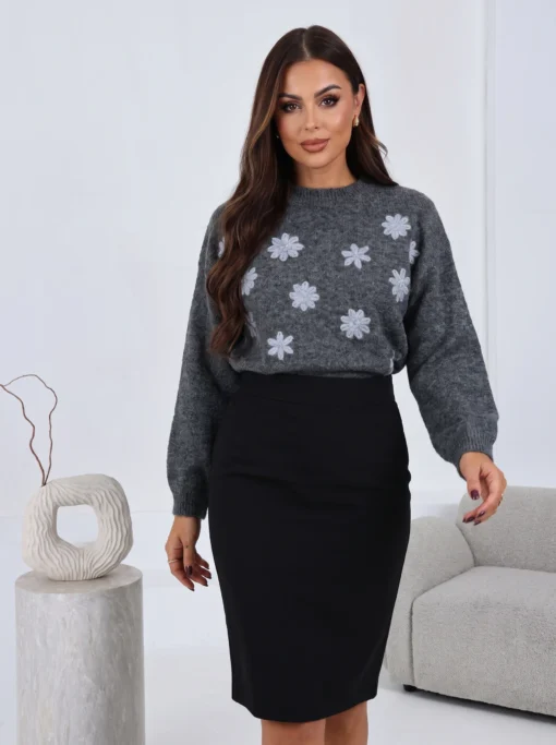pulover-din-tricot-cu-motive-florale-brodate
