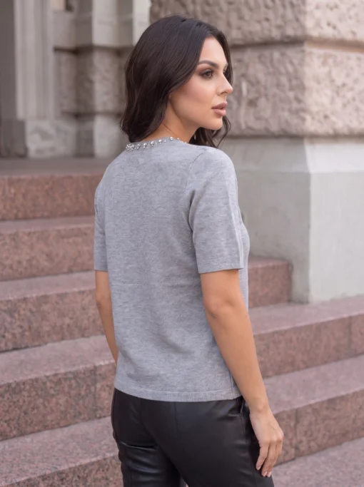 pulover-din-tricot-cu-strasuri-la-guler