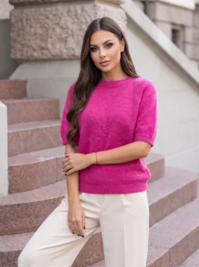 Pulover din tricot pufos cu decolteu rotund