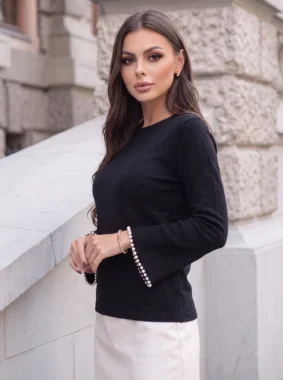 Pulover elegant din tricot fin cu maneci evazate cu perle