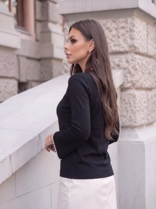 pulover-elegant-din-tricot-fin-cu-maneci-evazate-cu-perle