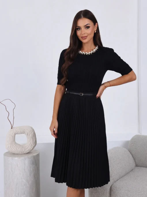 pulover-elegant-din-tricot-fin-cu-perle-la-guler-si-torsade