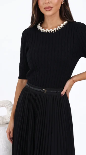 pulover-elegant-din-tricot-fin-cu-perle-la-guler-si-torsade