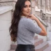 pulover-elegant-din-tricot-fin-cu-perle-la-guler-si-torsade