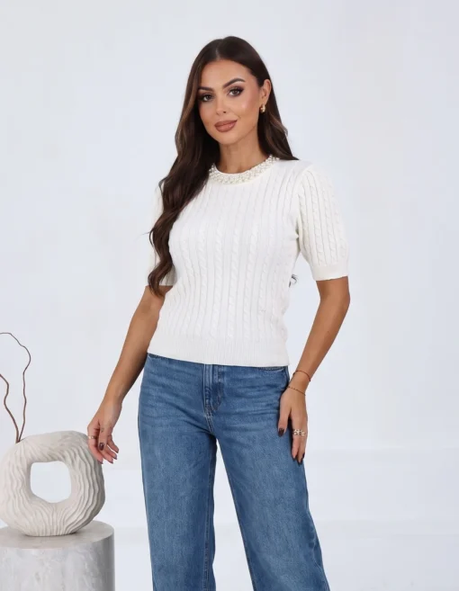 pulover-elegant-din-tricot-fin-cu-perle-la-guler-si-torsade