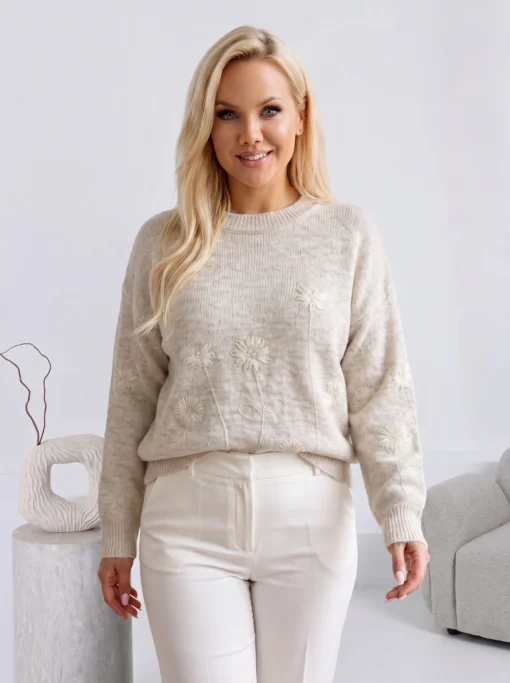 pulover-elegant-din-tricot-moale-cu-broderie-florala