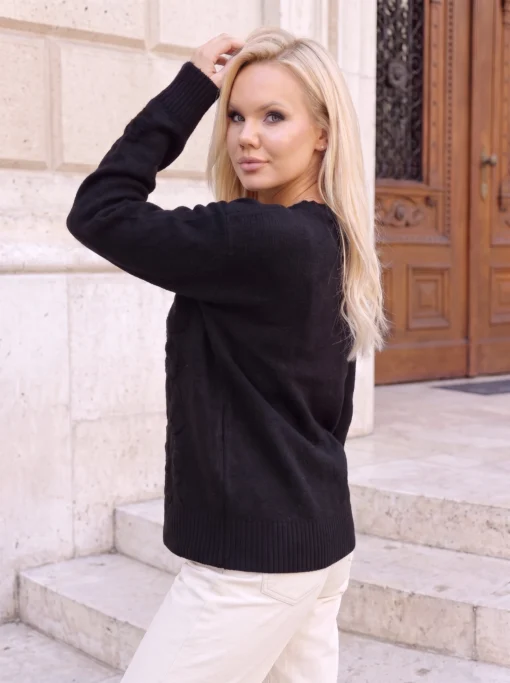 pulover-elegant-din-tricot-moale-cu-broderie-florala-in-relief