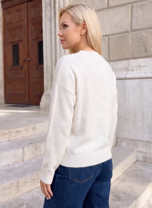 pulover-elegant-din-tricot-moale-cu-perle-aplicate
