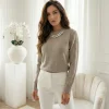 pulover-grej-elegant-cu-aplicatii-tip-colier-de-cristale