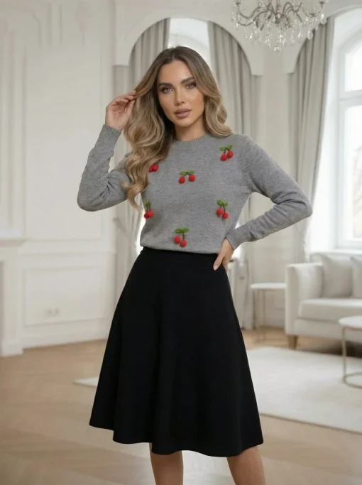 pulover-gri-cu-cirese-decorative