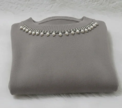 pulover-gri-din-tricot-cu-perlute