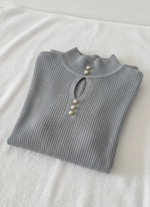 pulover-gri-elegant-cu-nasturi-perlati-si-decupaj-oval