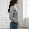 pulover-gri-elegant-cu-perle-decorative-si-guler-inalt