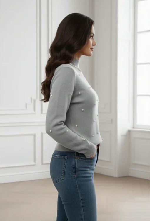 pulover-gri-elegant-cu-perle-decorative-si-guler-inalt