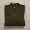 pulover-kaki-elegant-cu-nasturi-perlati-si-decupaj-oval