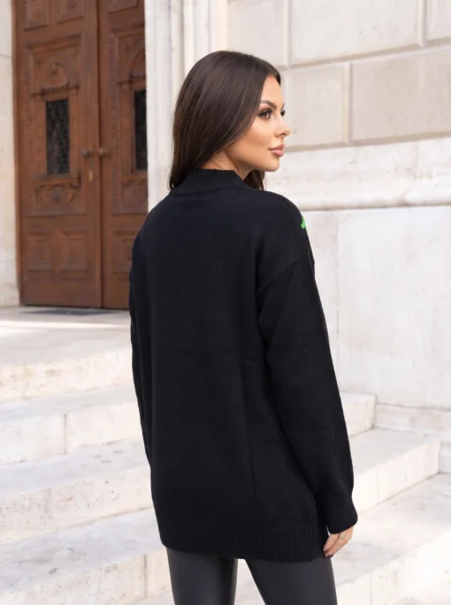 pulover-lung-din-tricot-cu-flori-crosetate