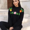 pulover-lung-din-tricot-cu-flori-crosetate