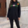pulover-lung-din-tricot-cu-flori-crosetate